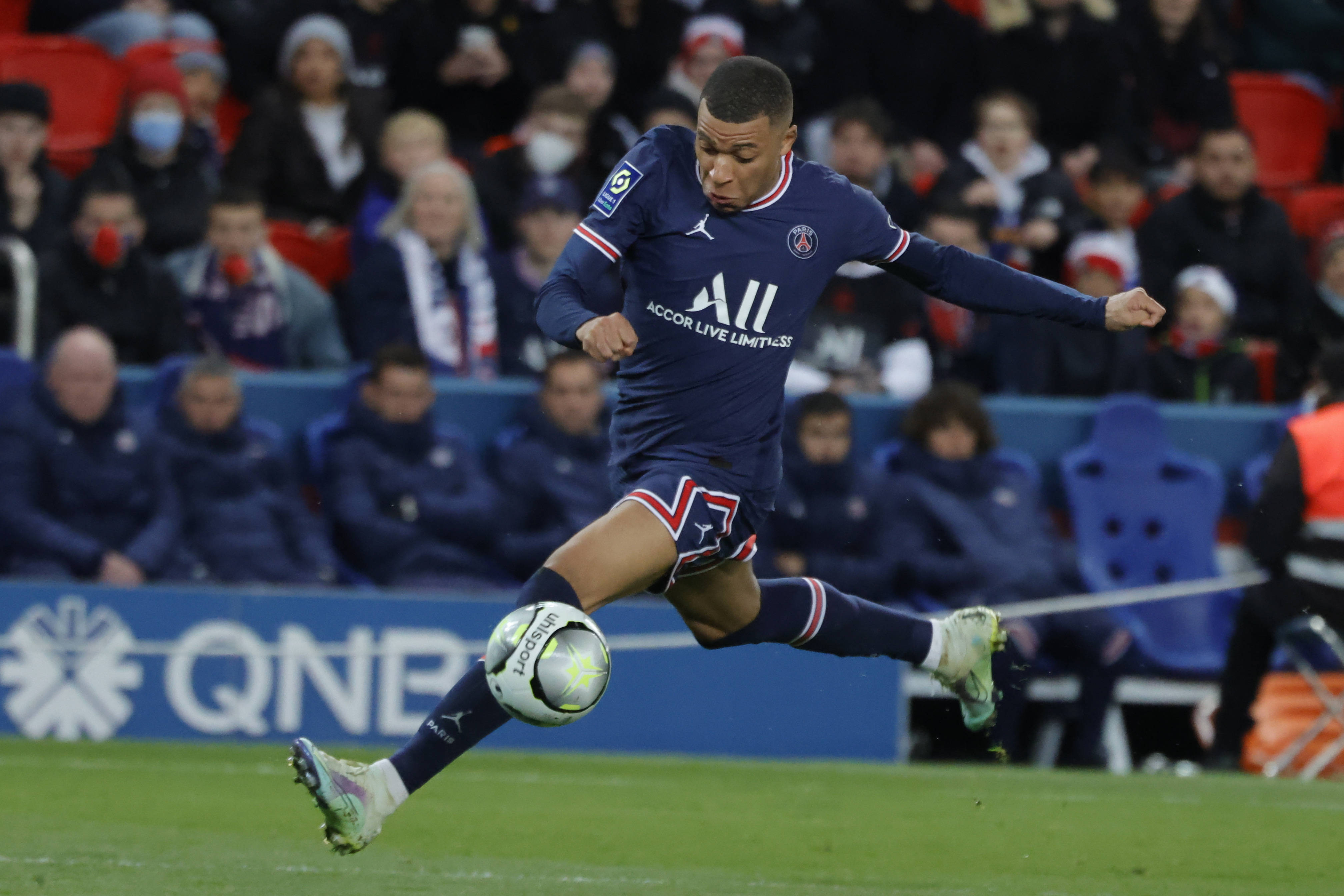 圣埃蒂安球员精彩发挥，赢得比赛