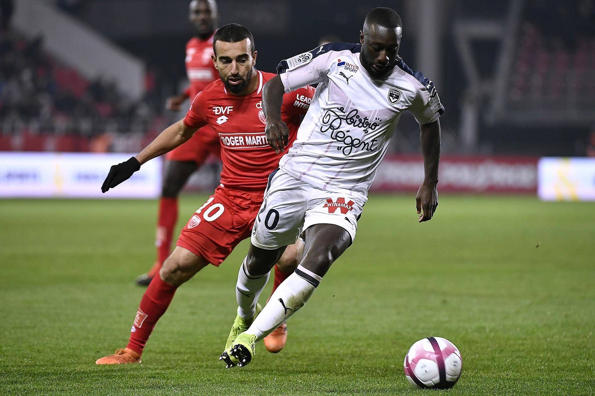 西斯卡积极争胜，主场击败波尔多队