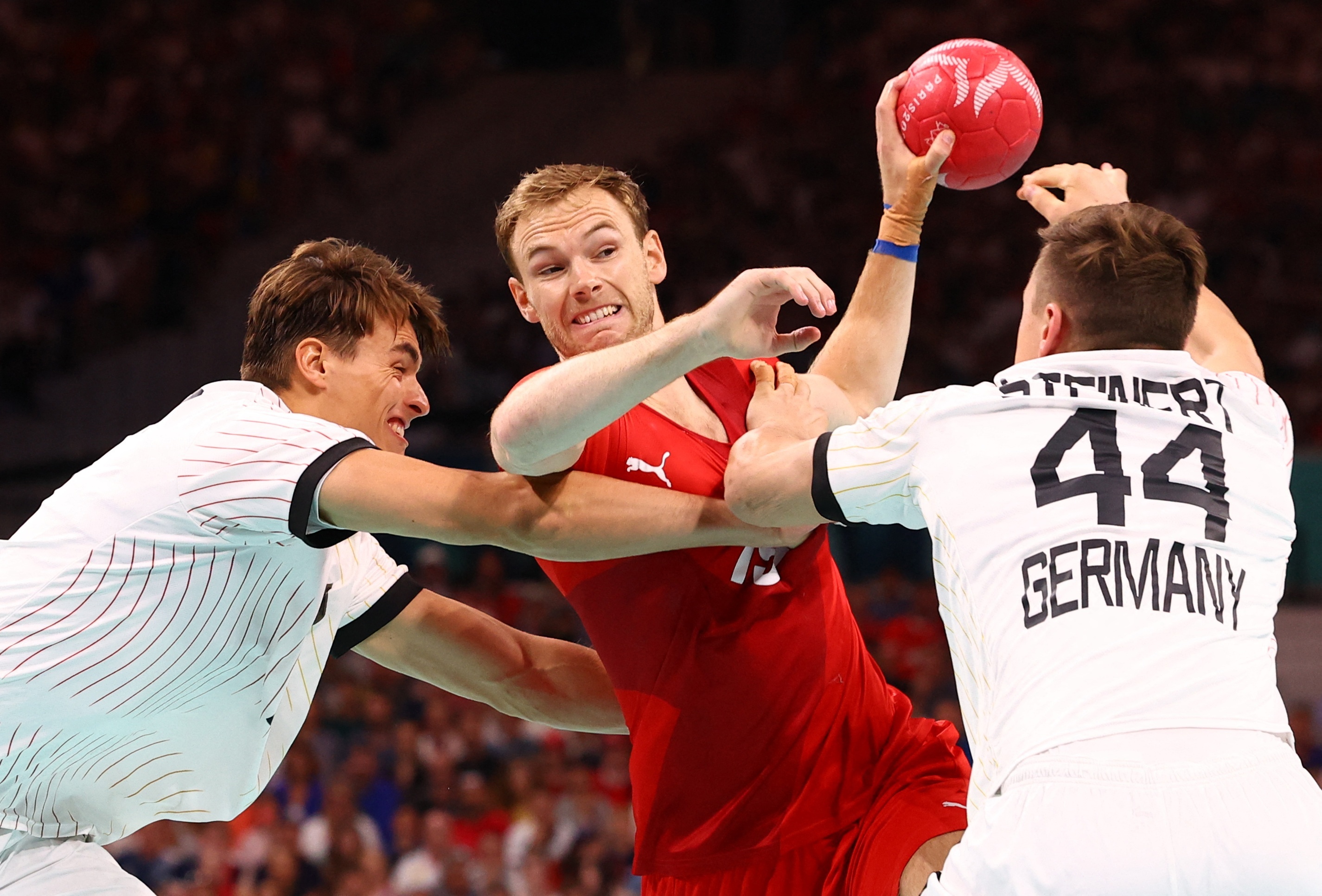 瑞士队击败丹麦，欧预赛火力全开