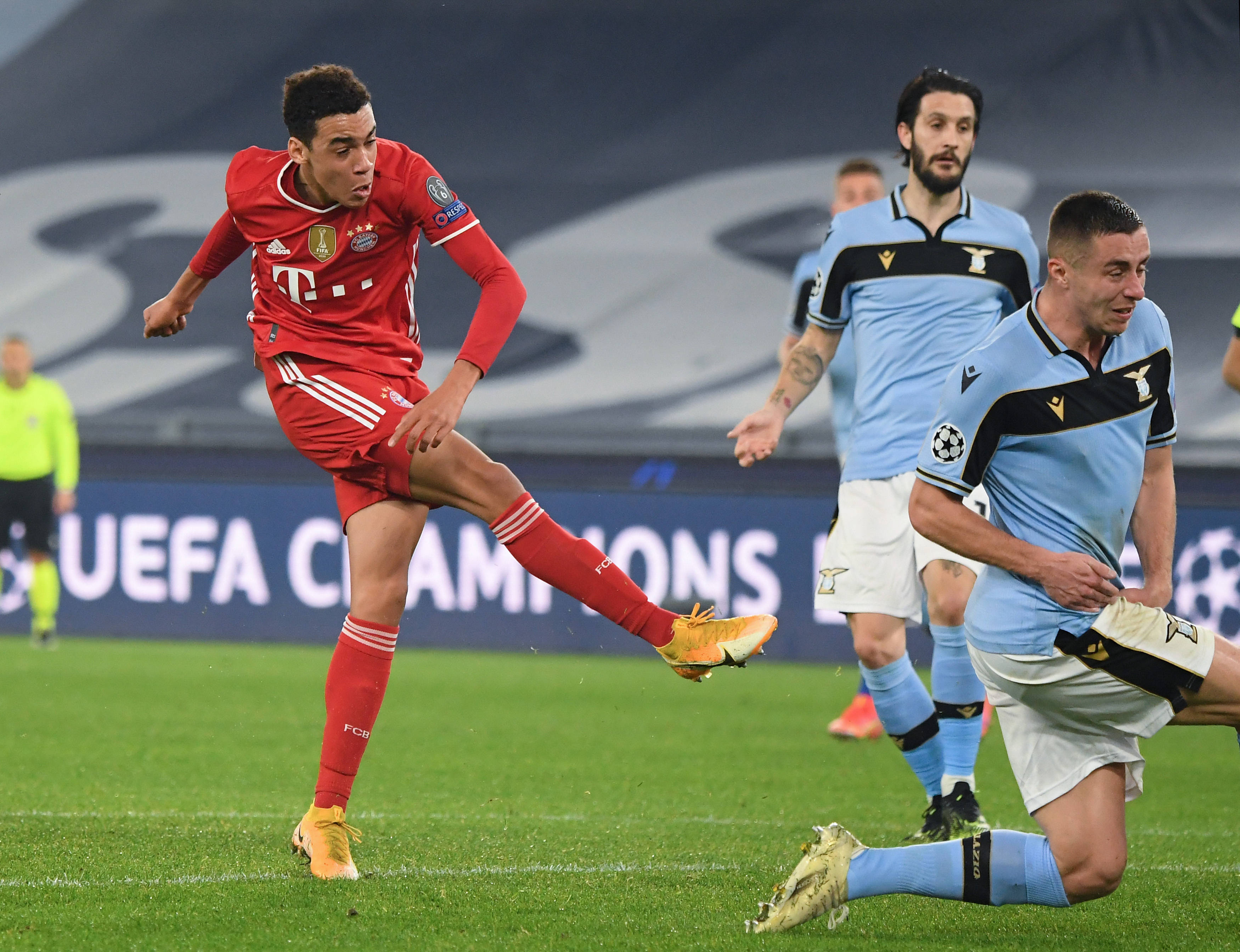 欧洲足坛：胜负悬念，球迷热议