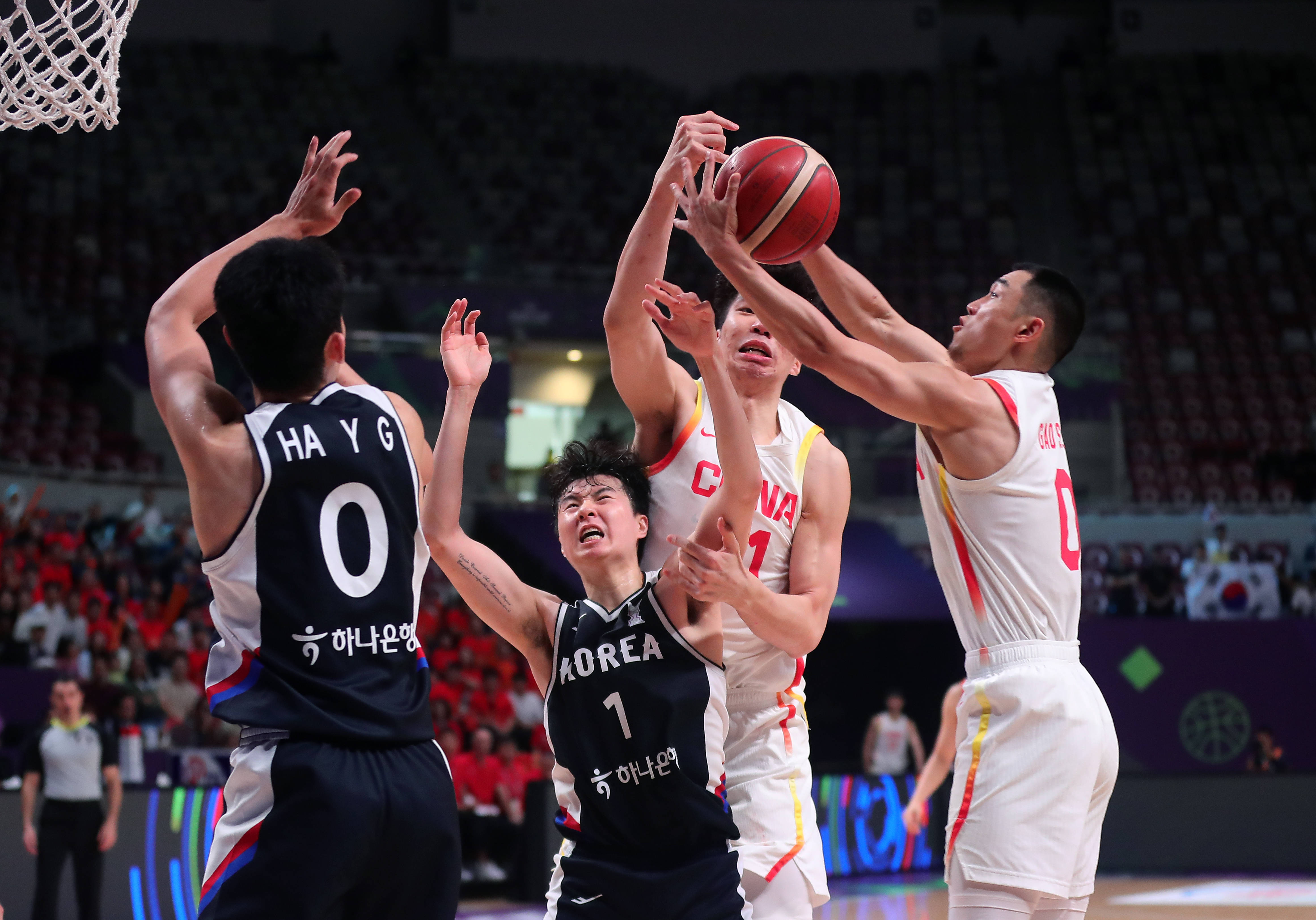 亚洲杯篮球锦标赛冠军队庆祝夺冠 亚洲杯篮球锦标赛冠军队庆祝夺冠